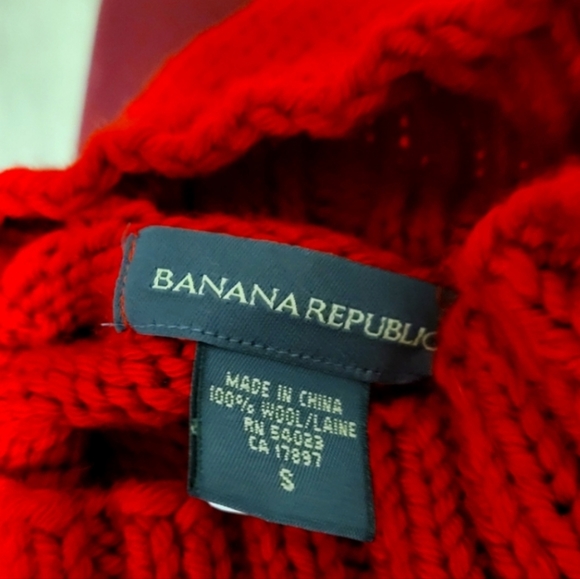 Banana Republic cropped sweater with cable stitching - Picture 2 of 4